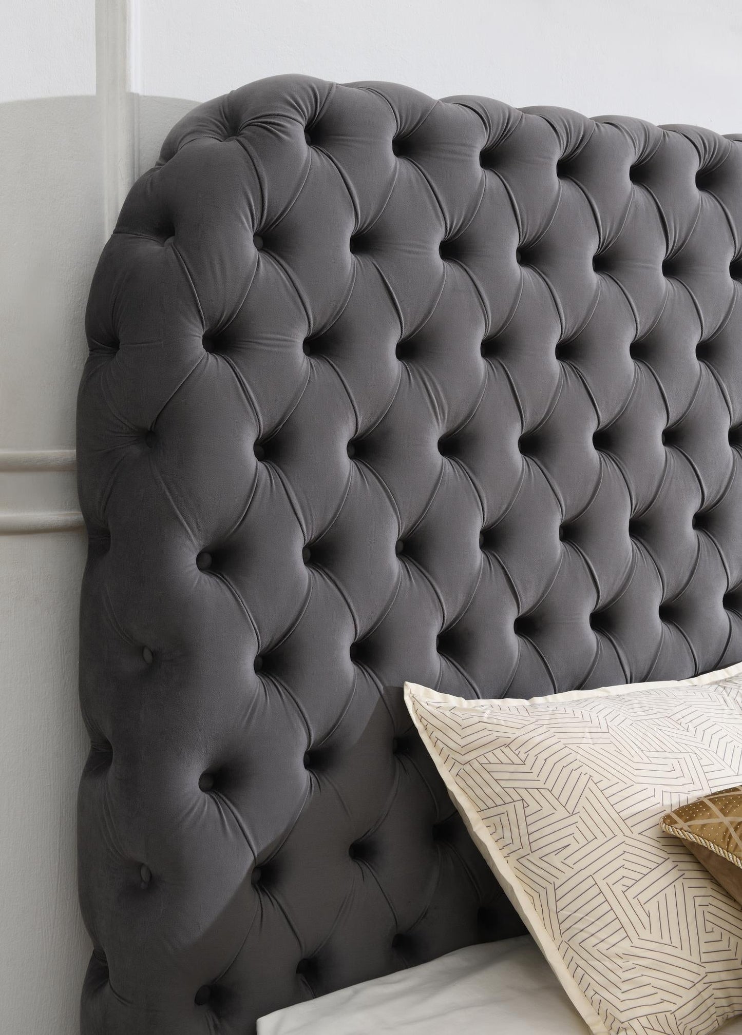 LUXOR VELVET ๐ฅ FIREPLACE ๐ฅBed with Power Lift TV ๐บ ๐BLUETOOTH SPEAKER ๐& ๐ USB ๐ Charging Ports House to Home Furnishings LLC