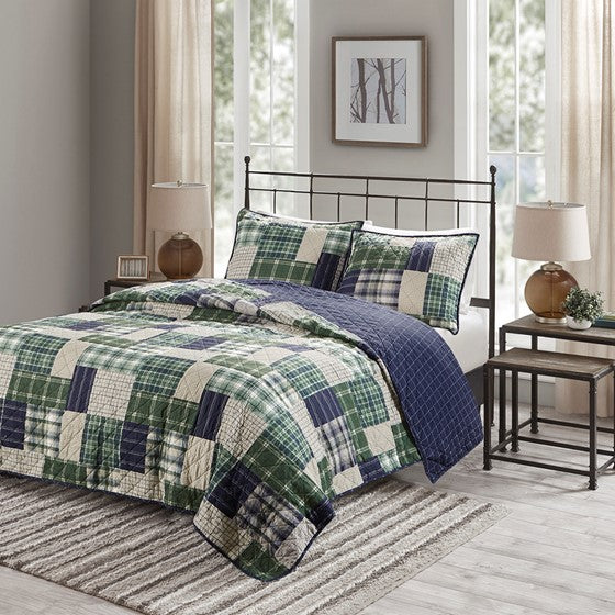 3 Piece Reversible Printed Quilt Set Green / Navy Cal King Olliix.com