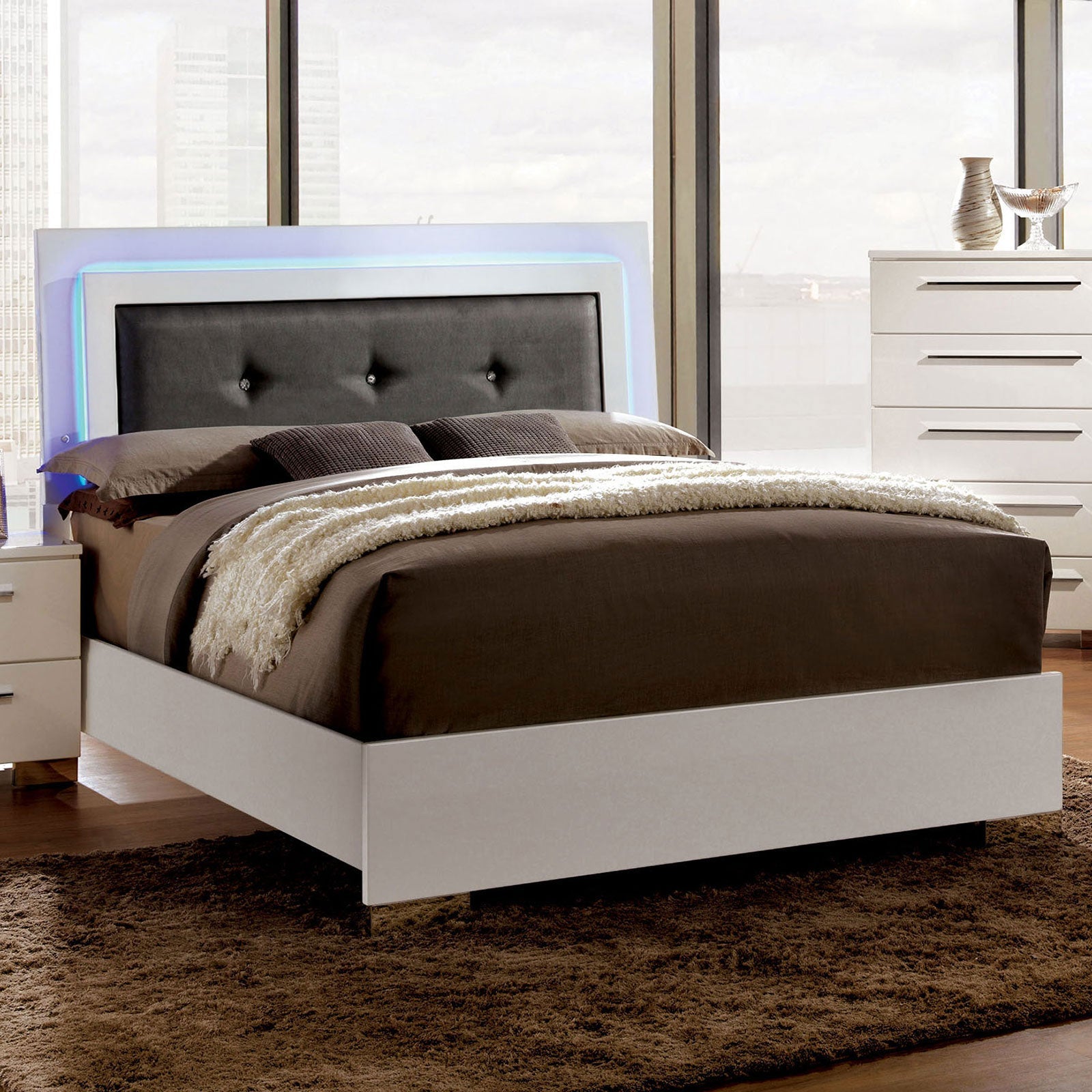 CLEMENTINE Glossy White Queen Bed FOA East