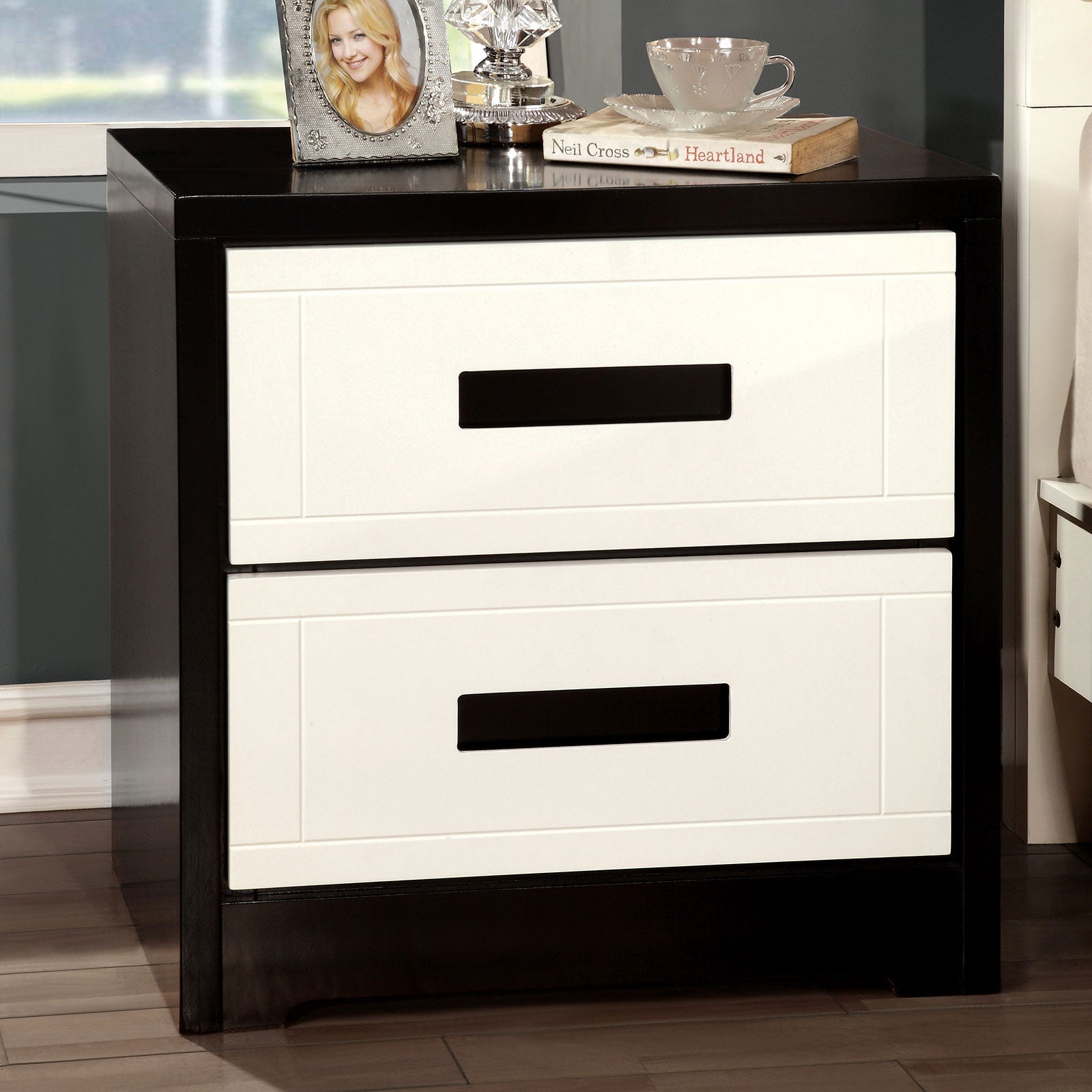 Rutger White/Black Night Stand FOA East