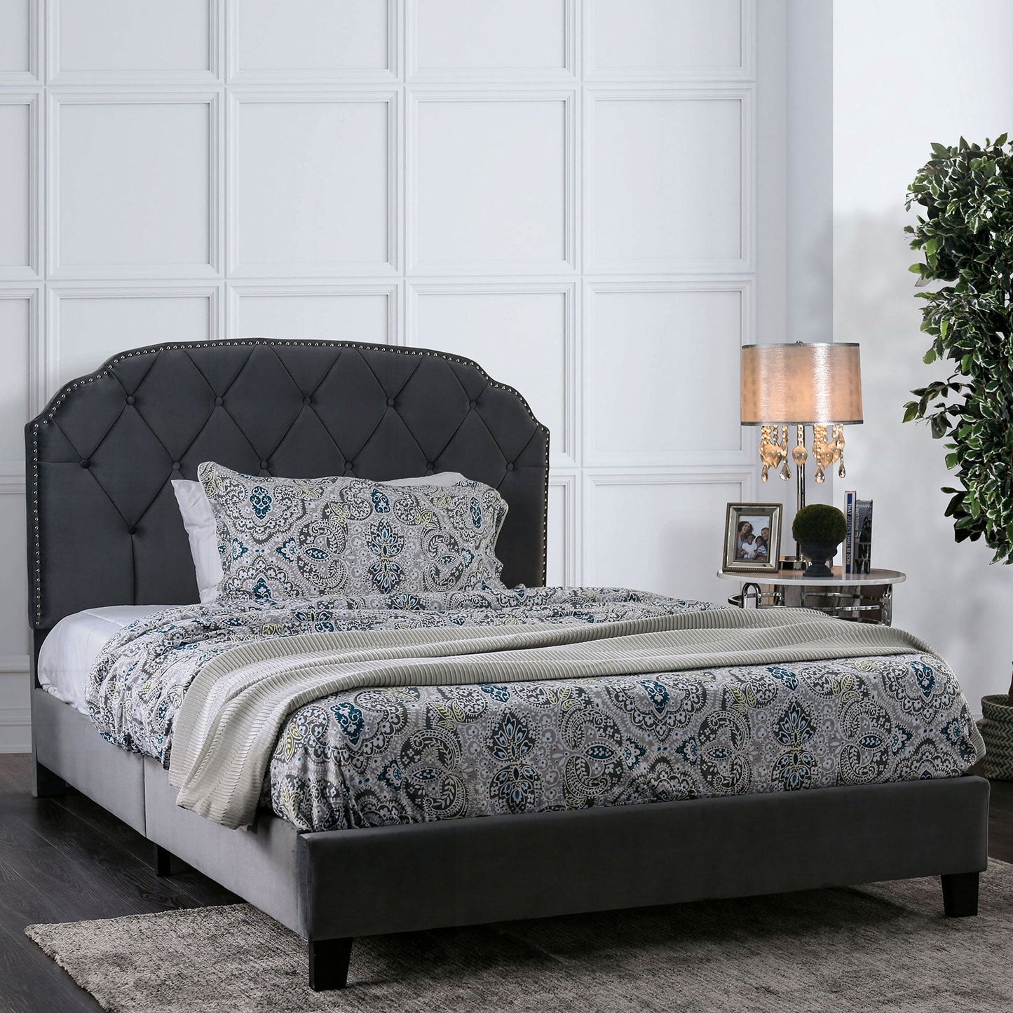 Osnabrock Gray Queen Bed FOA East