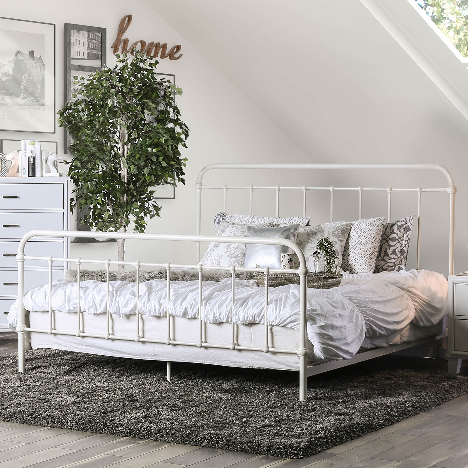 IRIA Vintage White Full Bed FOA East