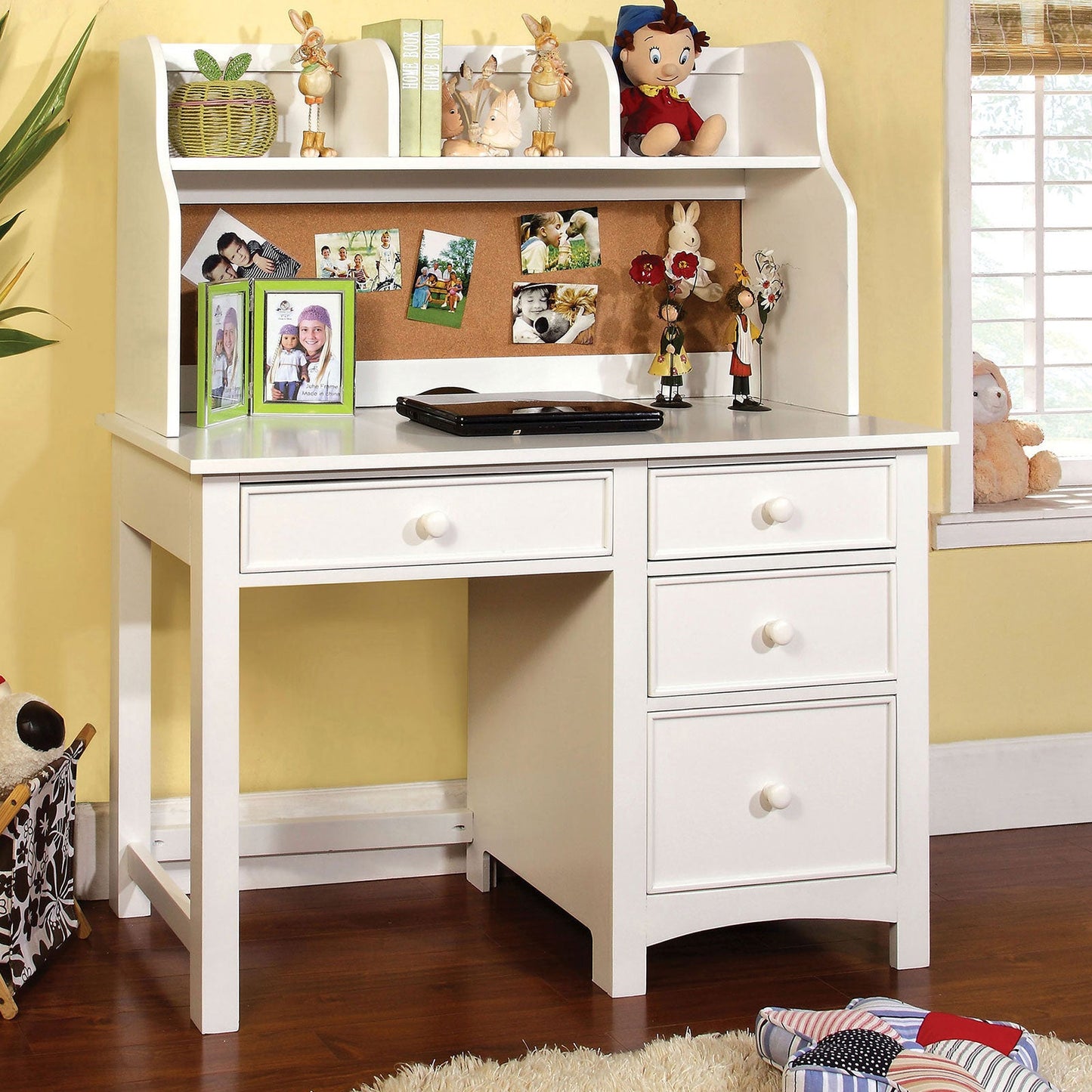 Omnus White Desk FOA East