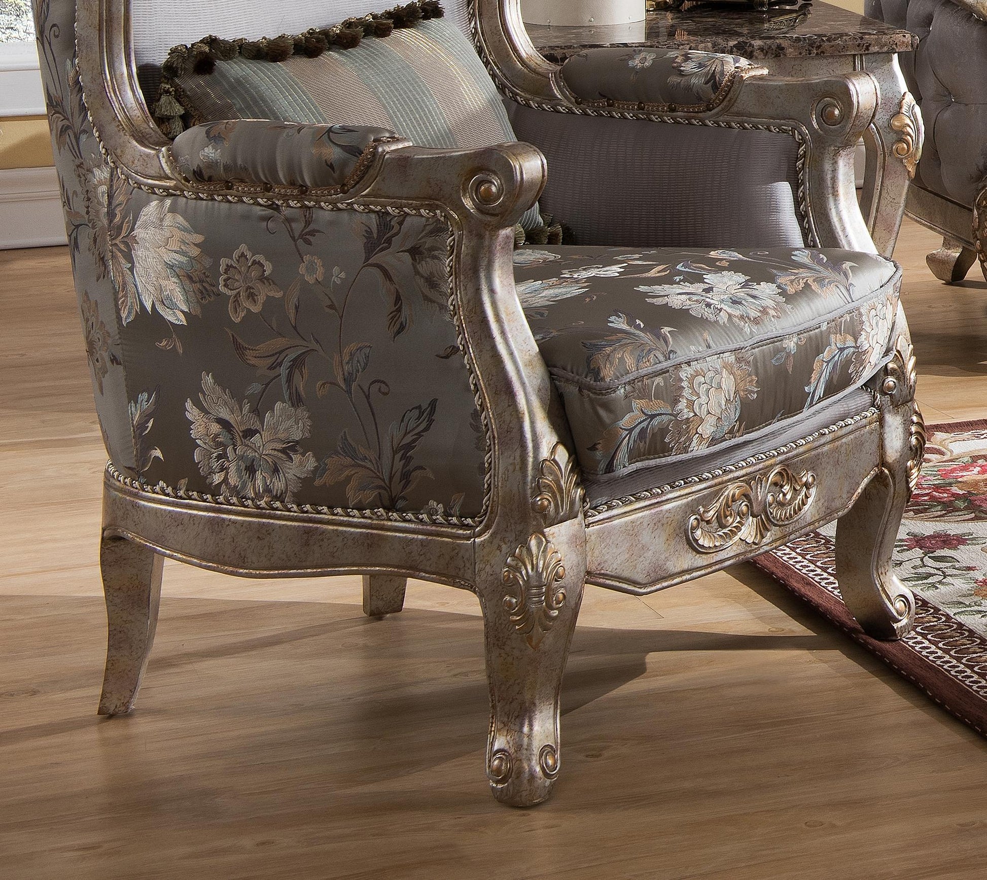 Oprah Traditional Style Chair in Metallic finish Wood Cosmos Furniture