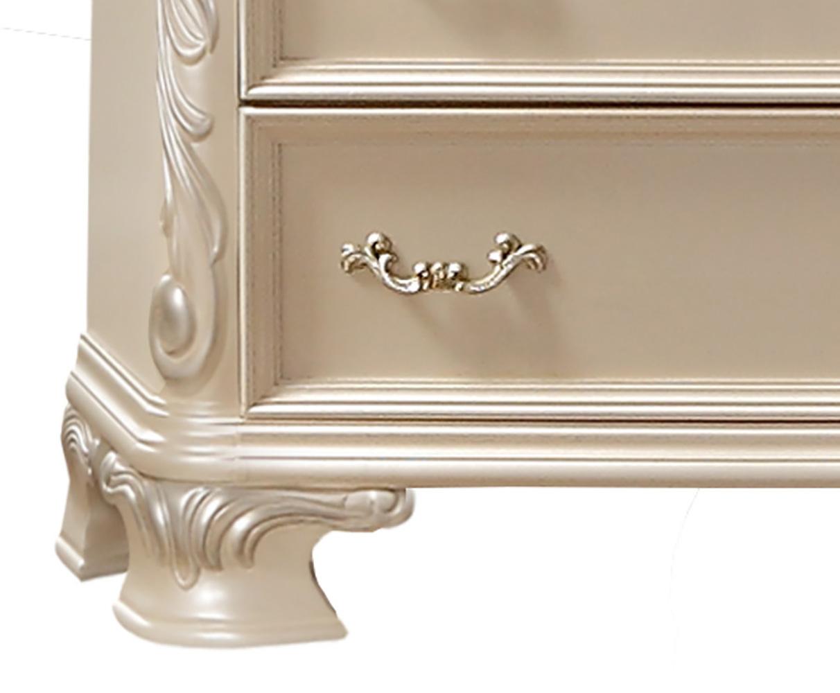 Victoria Traditional Style Chest in Off-White finish Wood Cosmos Furniture