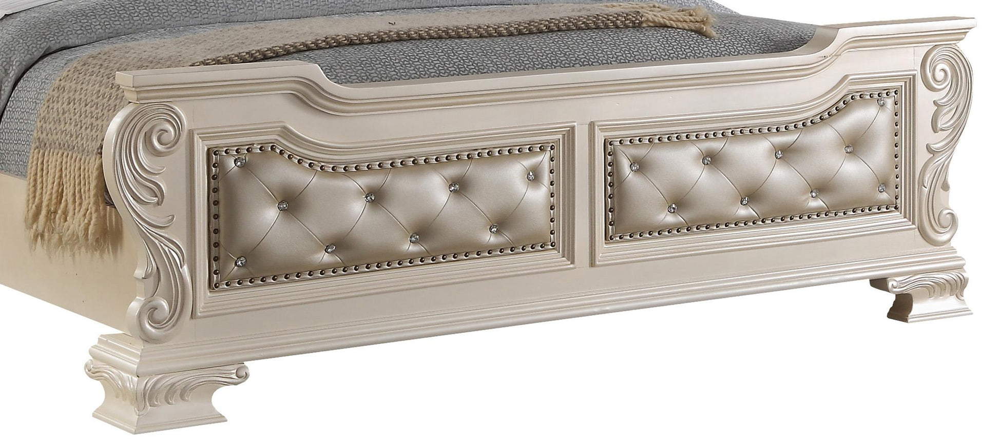 Victoria Traditional Style King Bed in Off-White finish Wood Cosmos Furniture