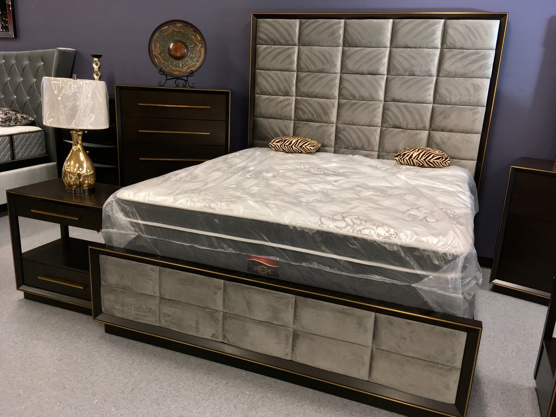 G223263 Durango Designer King Bed in Dark Peppercorn with Inlayed Gold Metal Accents Coaster Z2 Premium