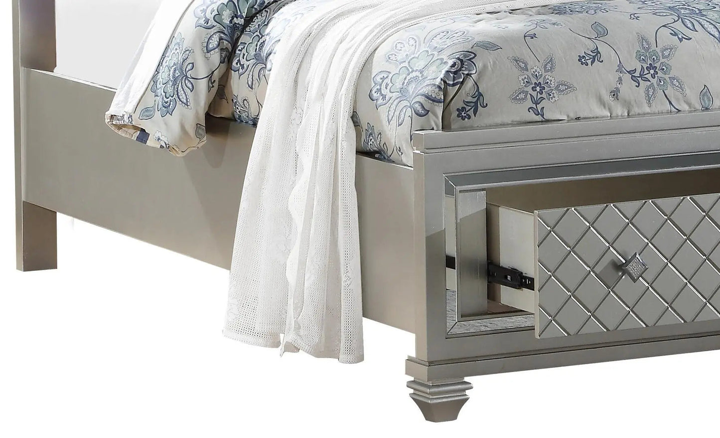 Shiney 6Pc Contemporary Bedroom Set in Silver Finish by Cosmos Furniture Cosmos Furniture