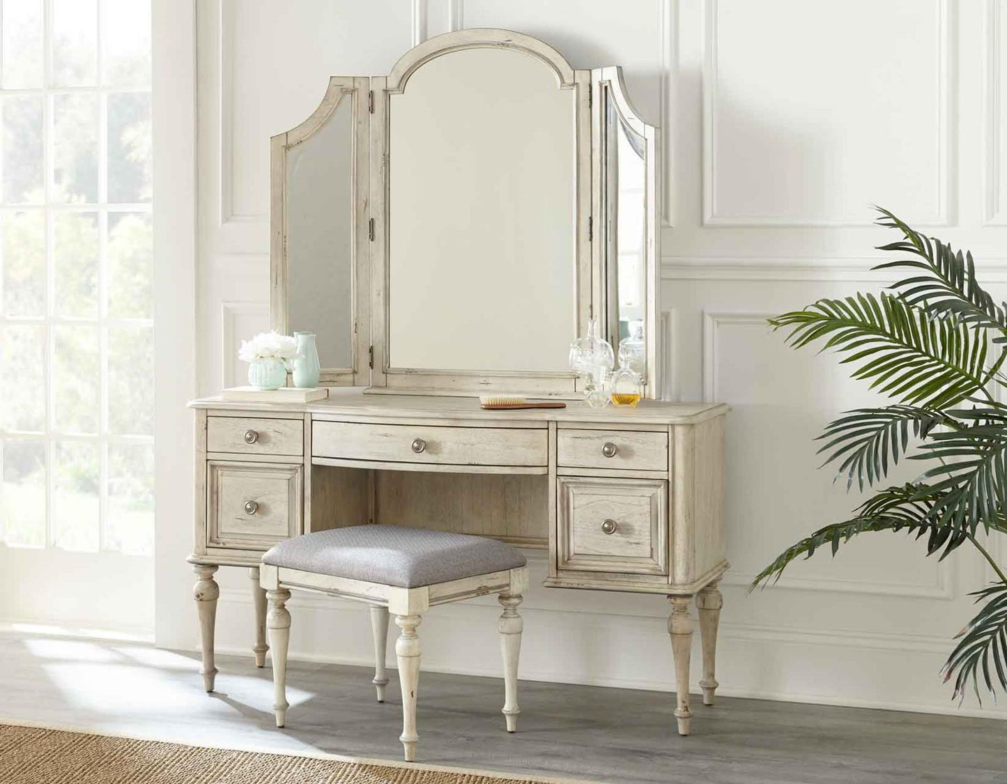 Steve Silver Highland Park Vanity Bench in Cathedral White Steve Silver 2