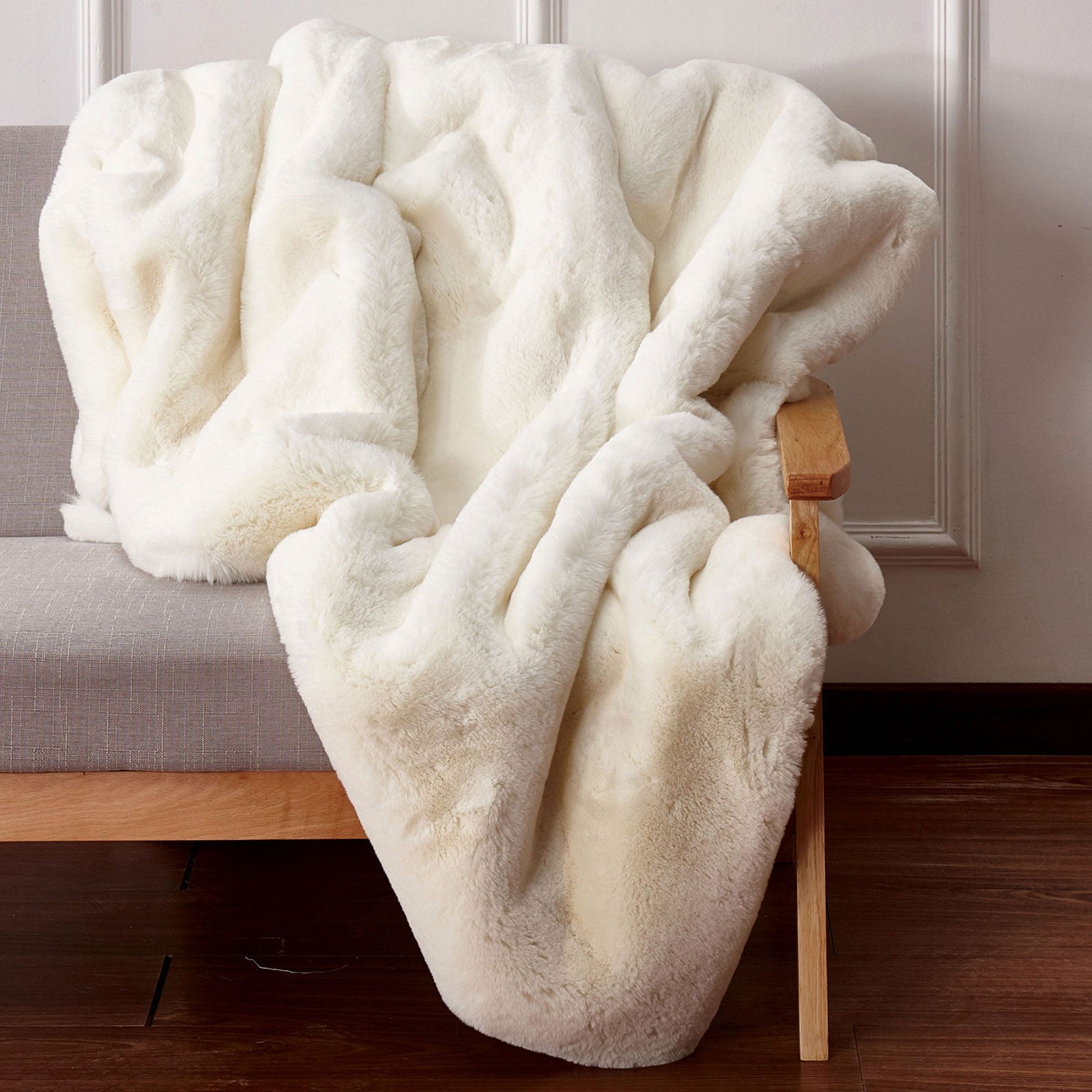 Caparica Off White Throw, Off White FOA East