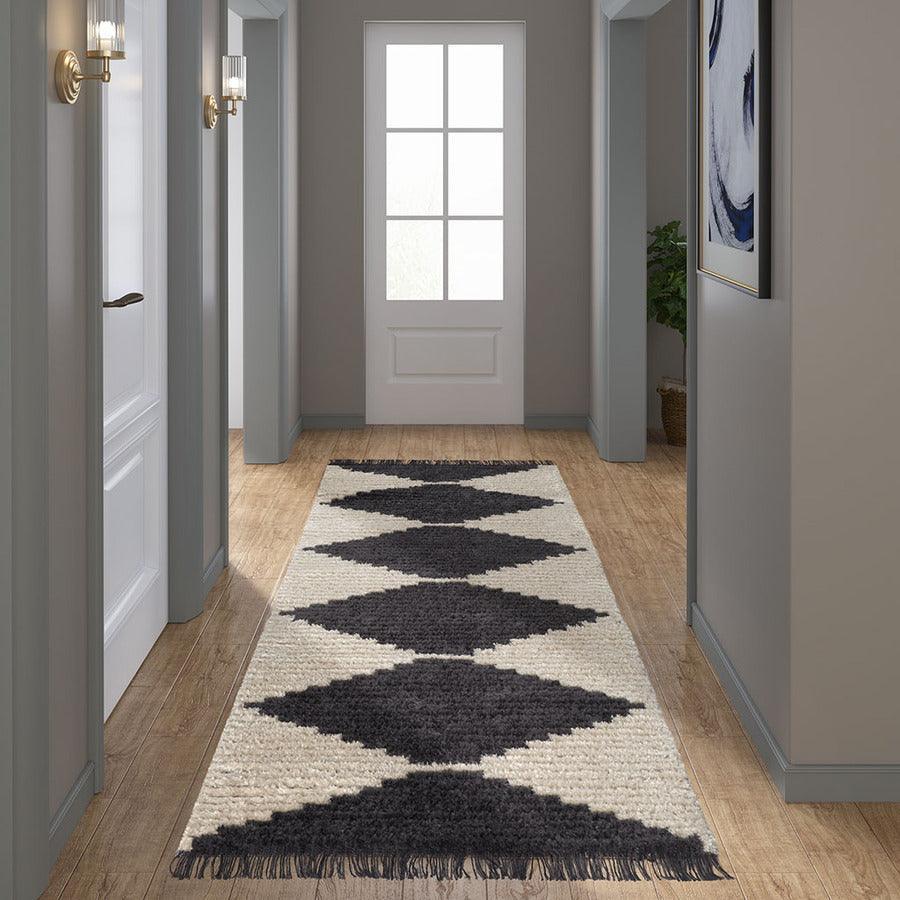 Amanda Runner 2'7"x7' Area Rug Black & Ivory Olliix.com