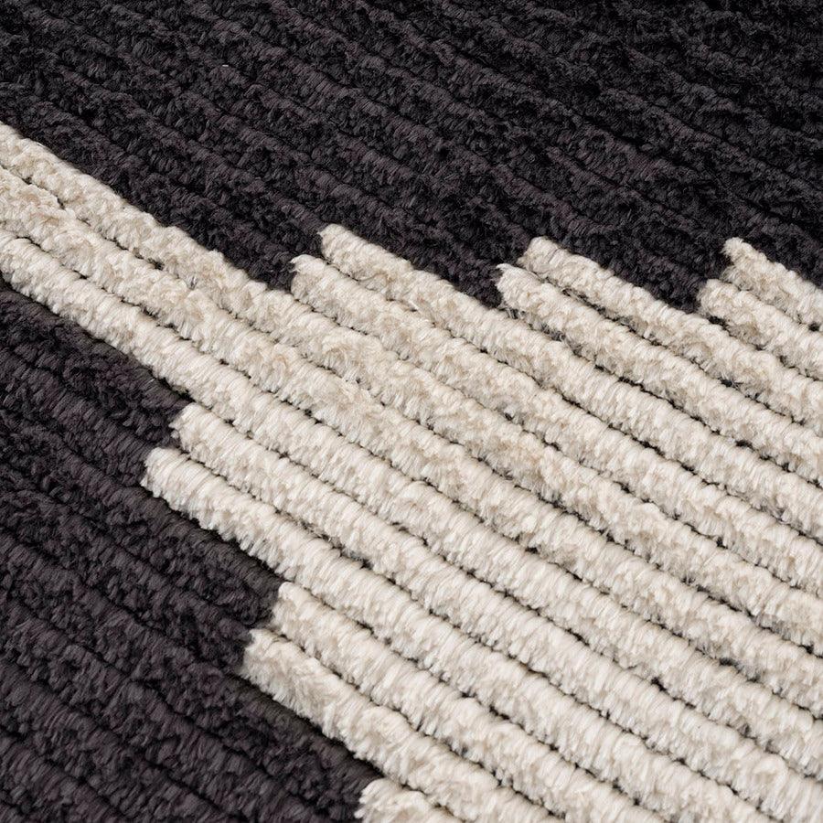 Amanda Runner 2'7"x7' Area Rug Black & Ivory Olliix.com