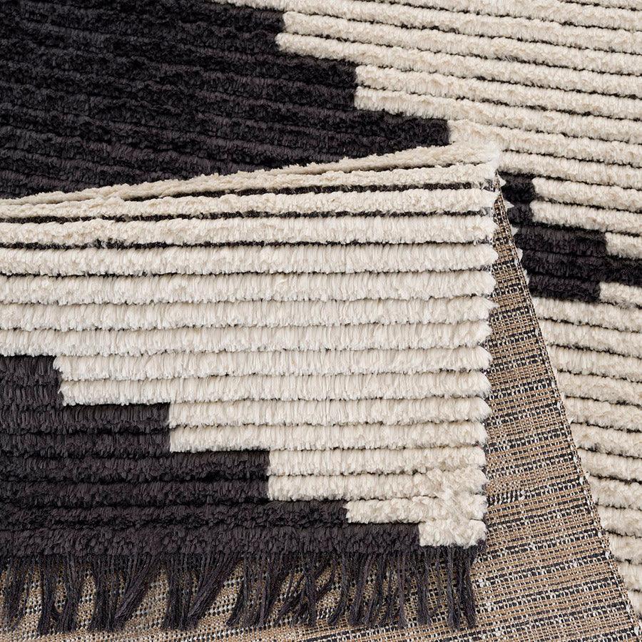 Amanda Runner 2'7"x7' Area Rug Black & Ivory Olliix.com