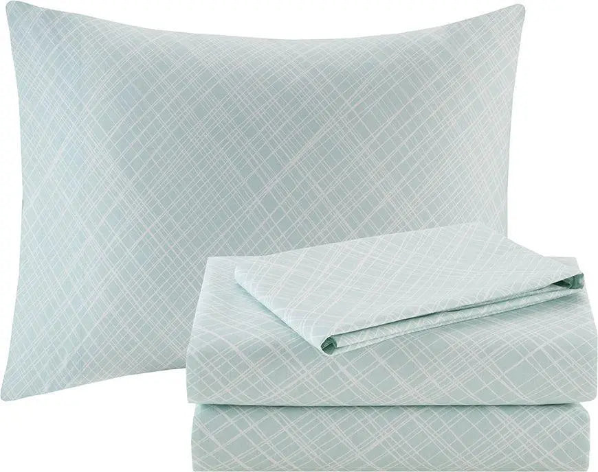 Central Transitional Park Complete Comforter and Cotton Sheet Set Coral | Green King Olliix.com