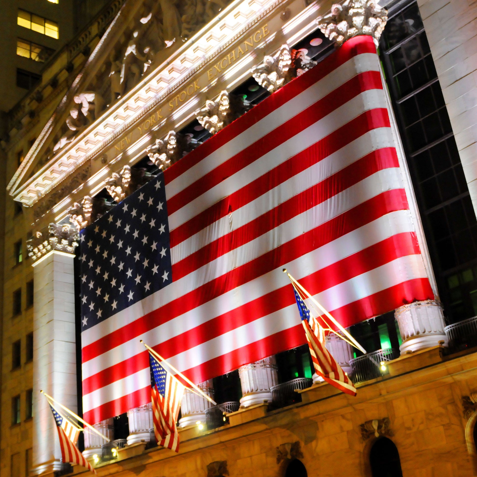 Temp Glass With Foil - Flag Across Stock Exchange - Red Classy Art