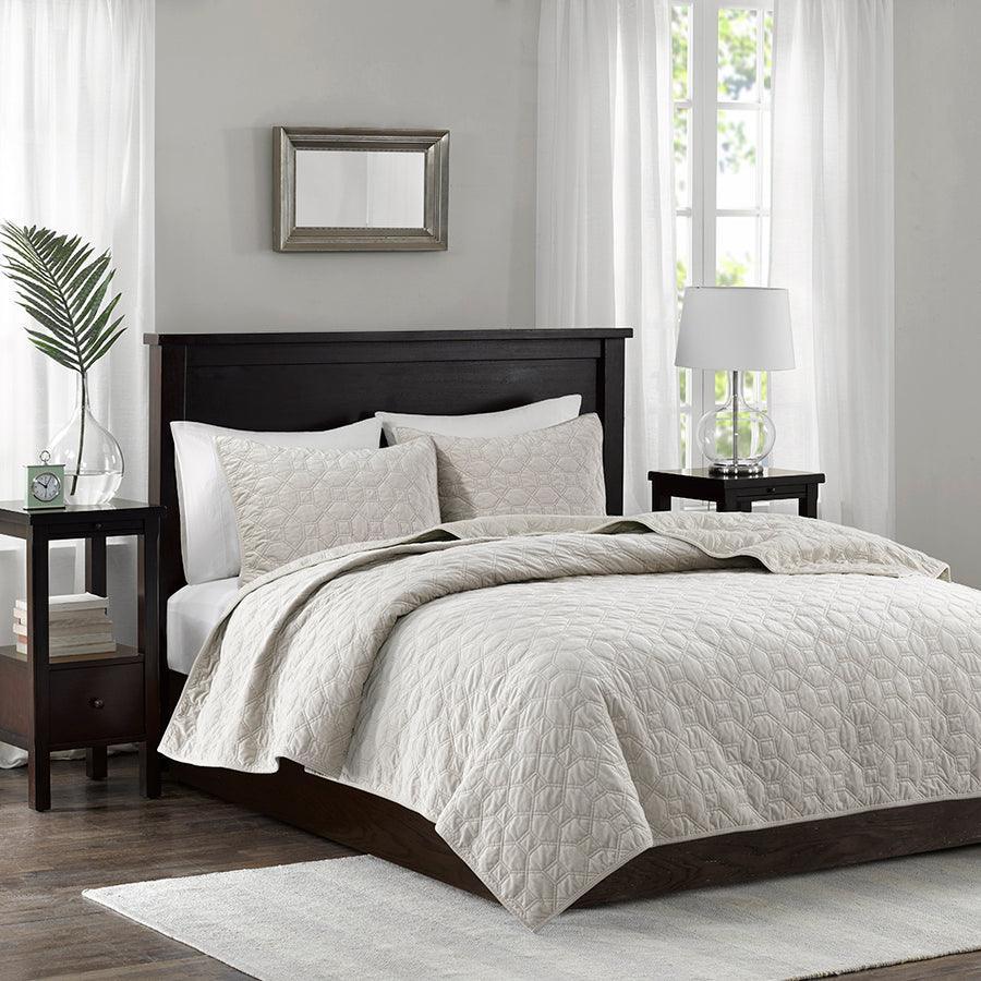 Harper Full/Queen Coverlet & Bedspread Ivory Olliix.com