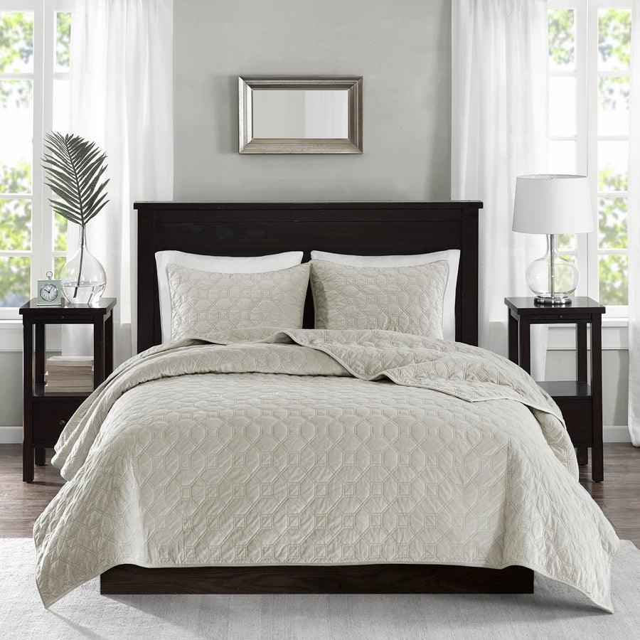 Harper Full/Queen Coverlet & Bedspread Ivory Olliix.com