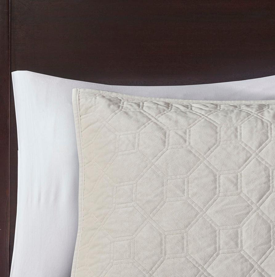 Harper Full/Queen Coverlet & Bedspread Ivory Olliix.com