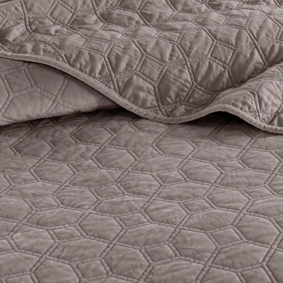 Harper Full/Queen Coverlet & Bedspread Taupe Olliix.com