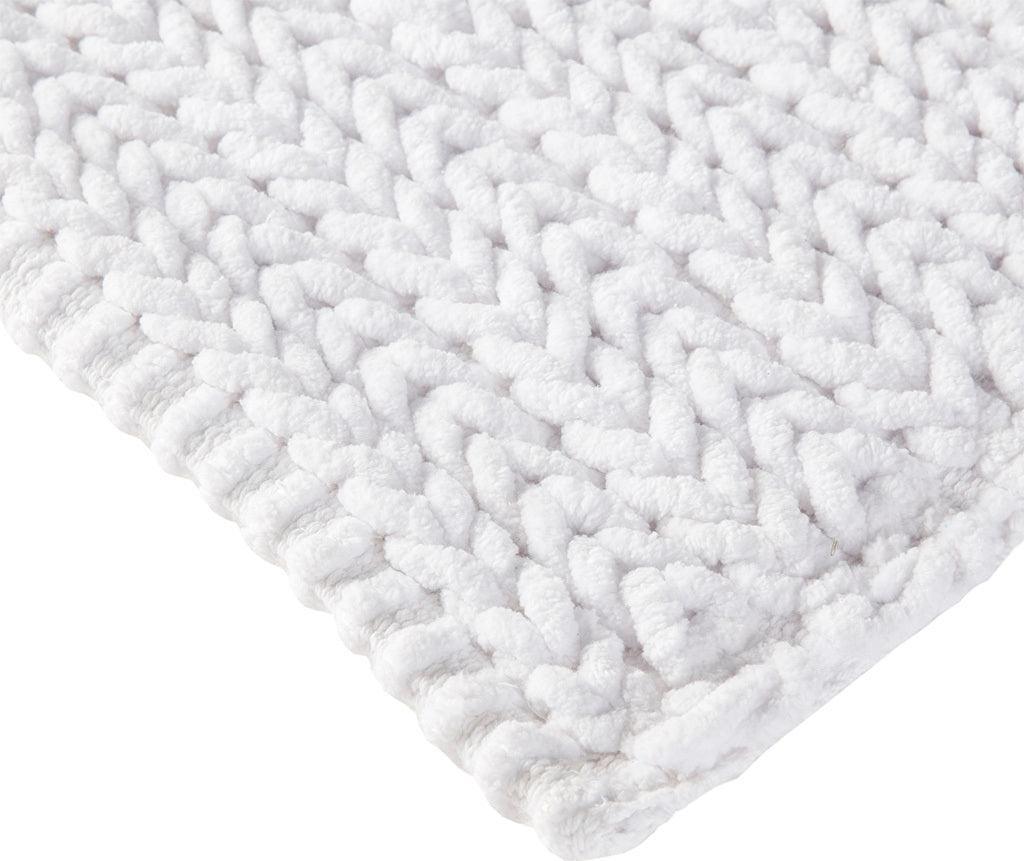 Lasso 24" Bath Rug White Olliix.com