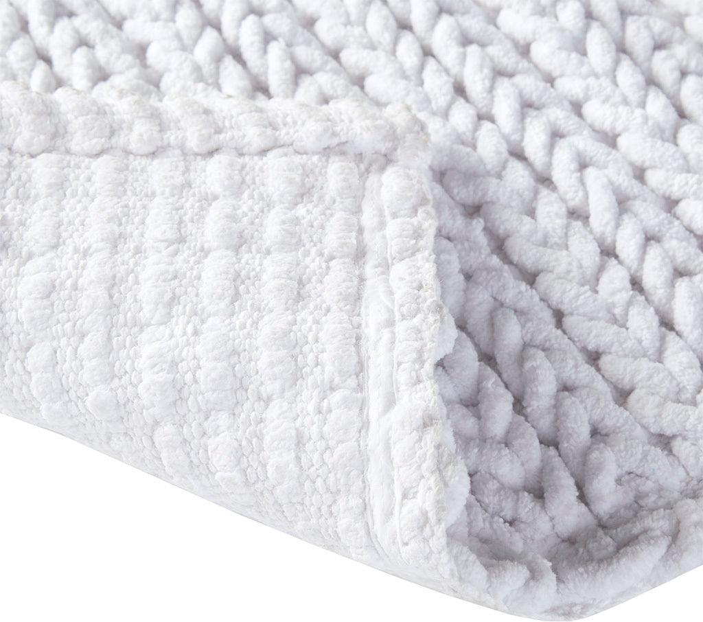 Lasso 24" Bath Rug White Olliix.com