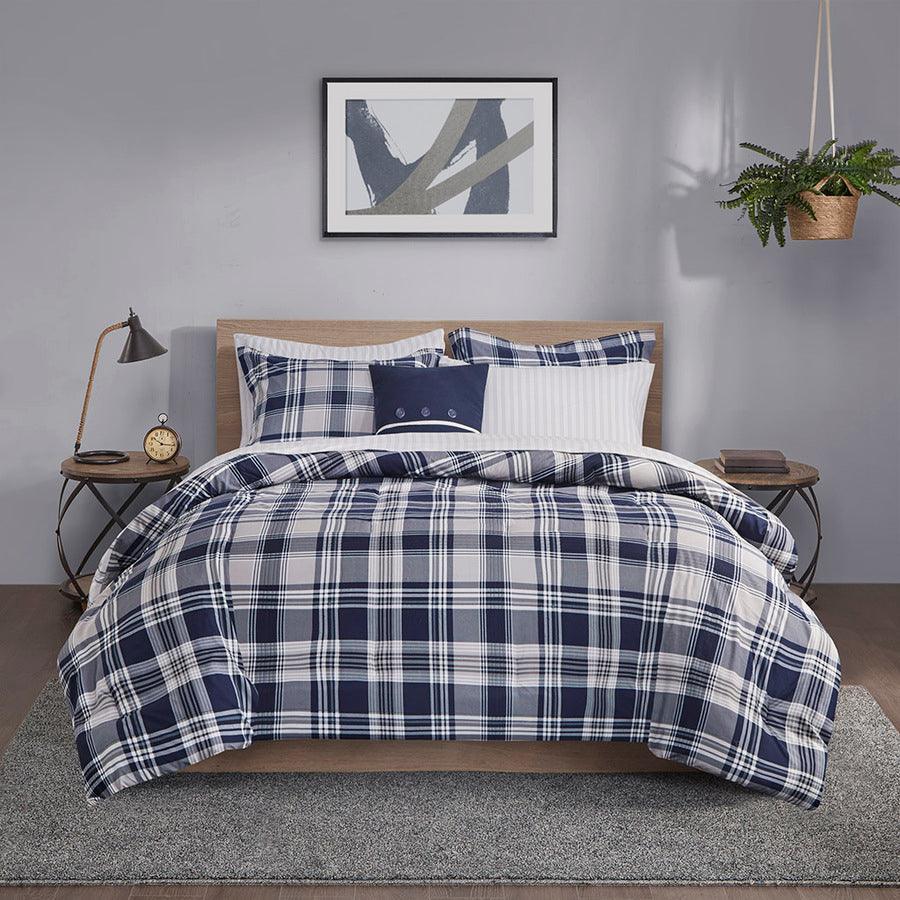 Patrick King Reversible Complete Bedding Set Navy Olliix.com