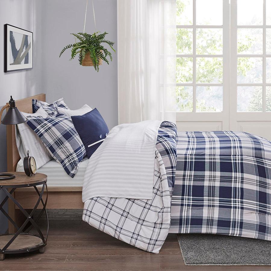 Patrick King Reversible Complete Bedding Set Navy Olliix.com