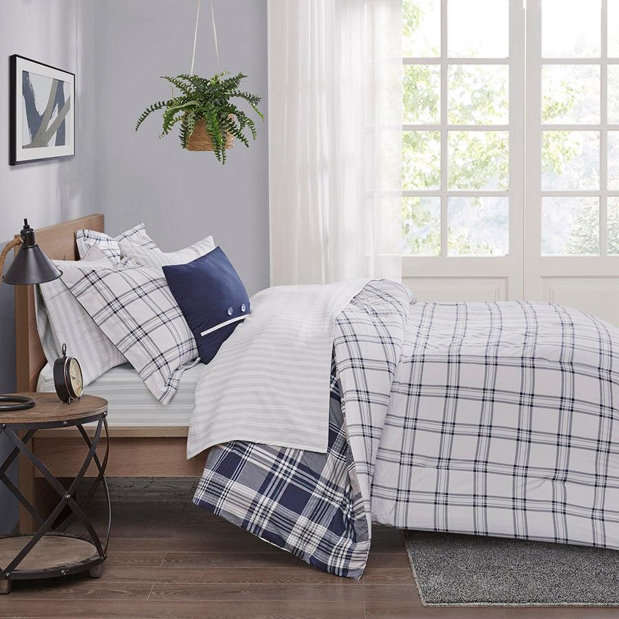 Patrick Transitional Reversible Complete Bedding Set Navy Cal King Olliix.com