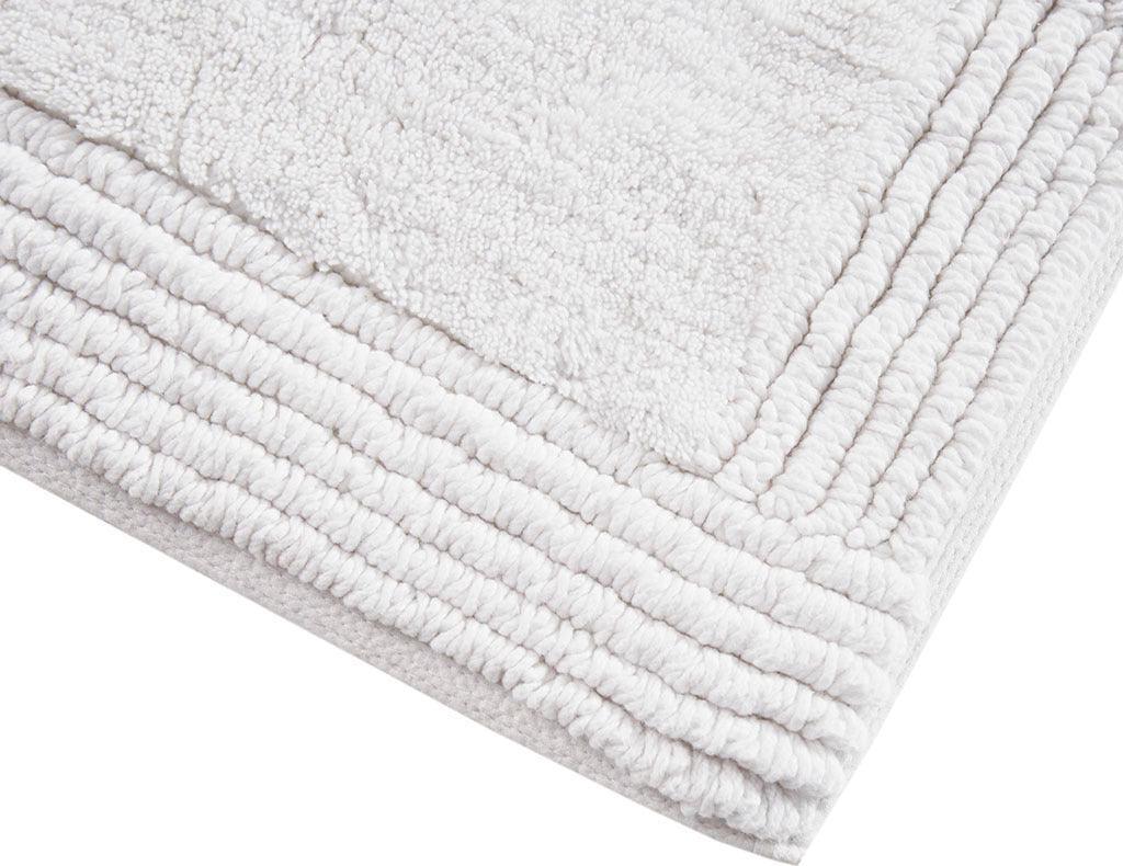 Splendor 21" Bath Rug White Olliix.com