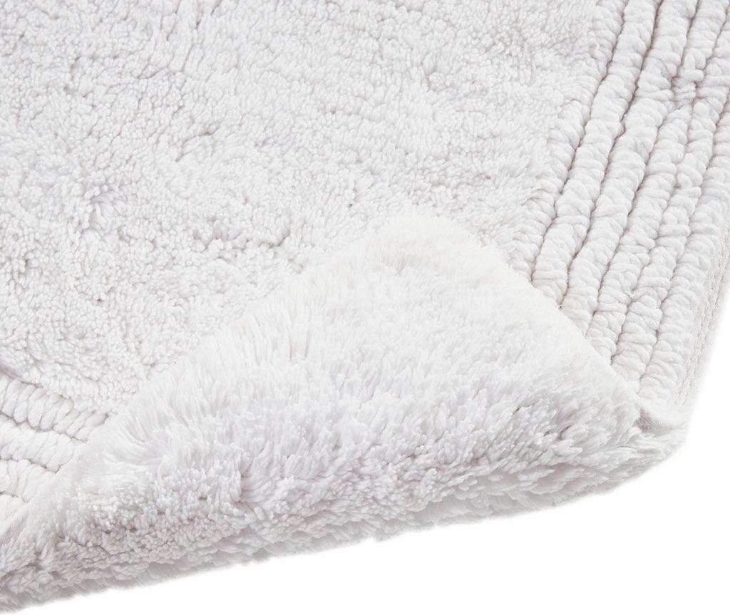 Splendor 21" Bath Rug White Olliix.com