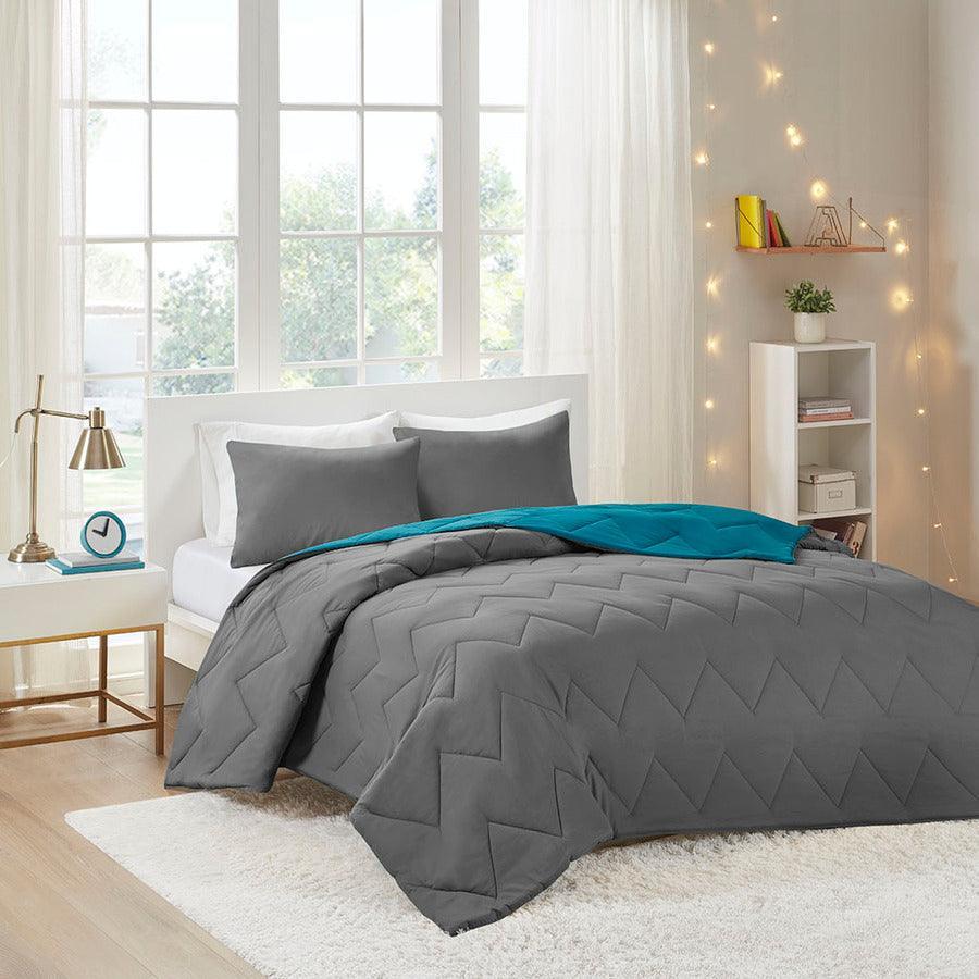 Trixie Casual Reversible Comforter Mini Set Teal King/Cal King Olliix.com