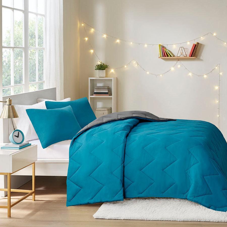 Trixie Casual Reversible Comforter Mini Set Teal King/Cal King Olliix.com