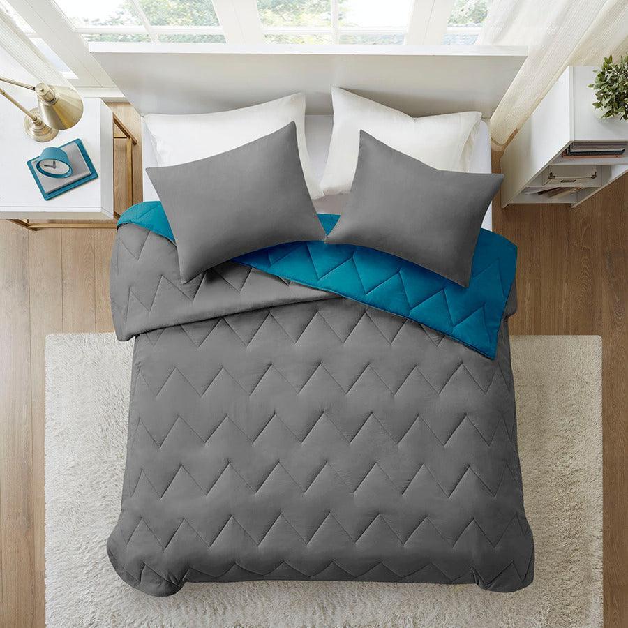 Trixie Casual Reversible Comforter Mini Set Teal King/Cal King Olliix.com