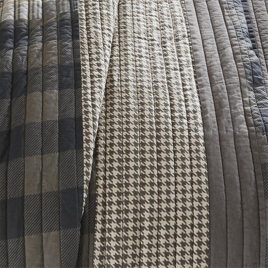 Winter Lodge/Cabin Plains 1 Cotton Oversized Quilt Mini Set King/Cal King Taupe Olliix.com